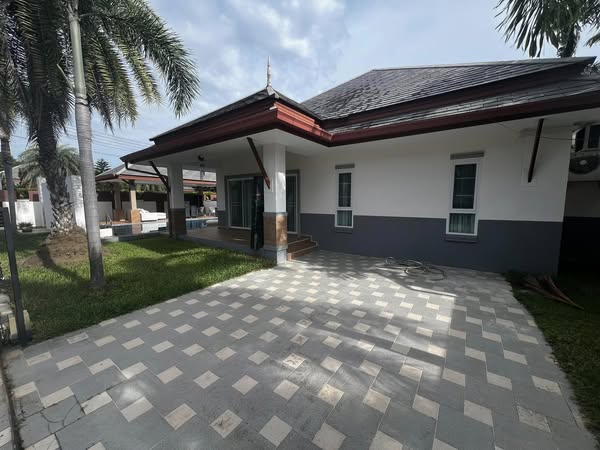 Big House with Pool For Sale
