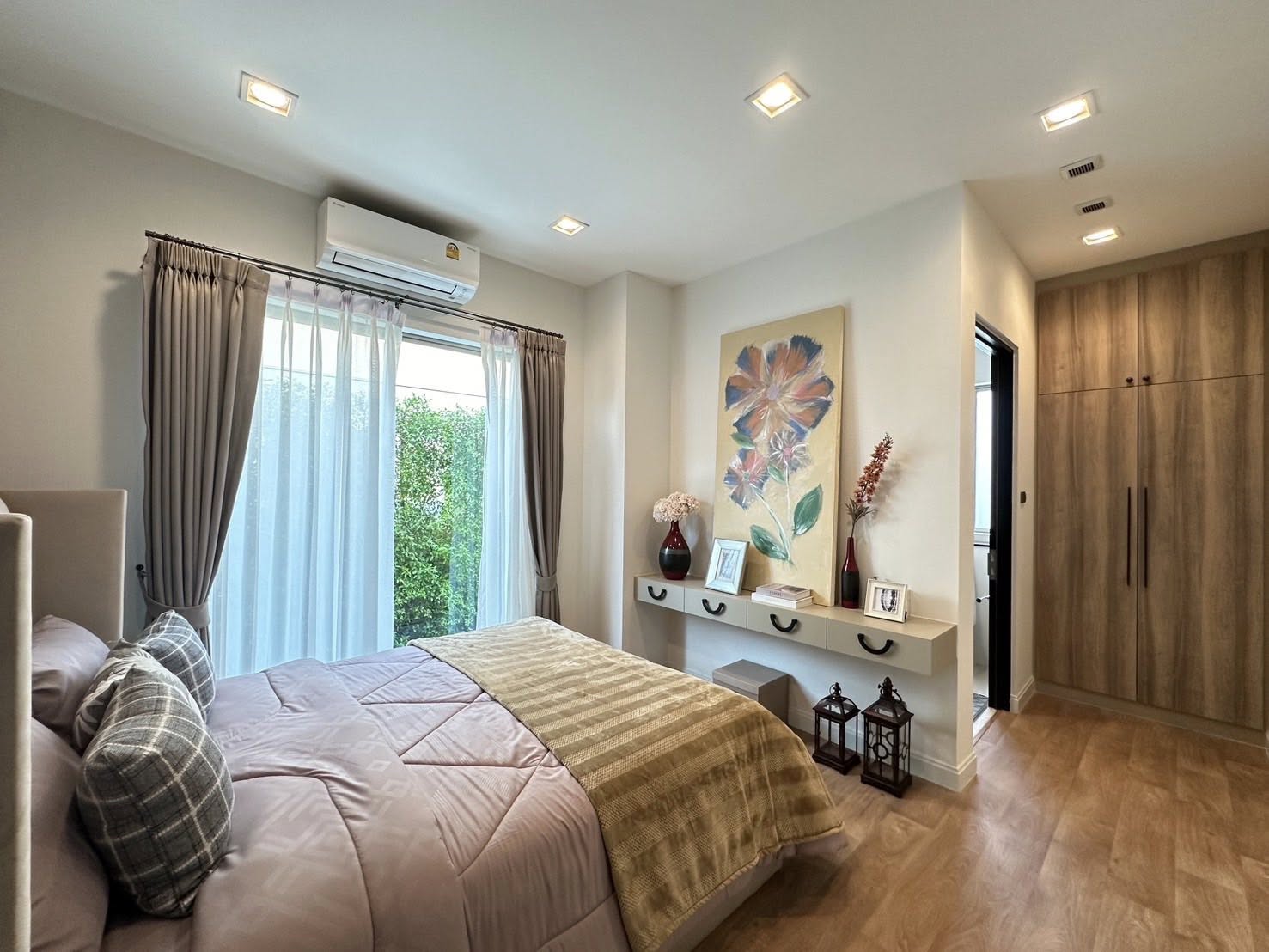 Beautiful Detached House For Rent