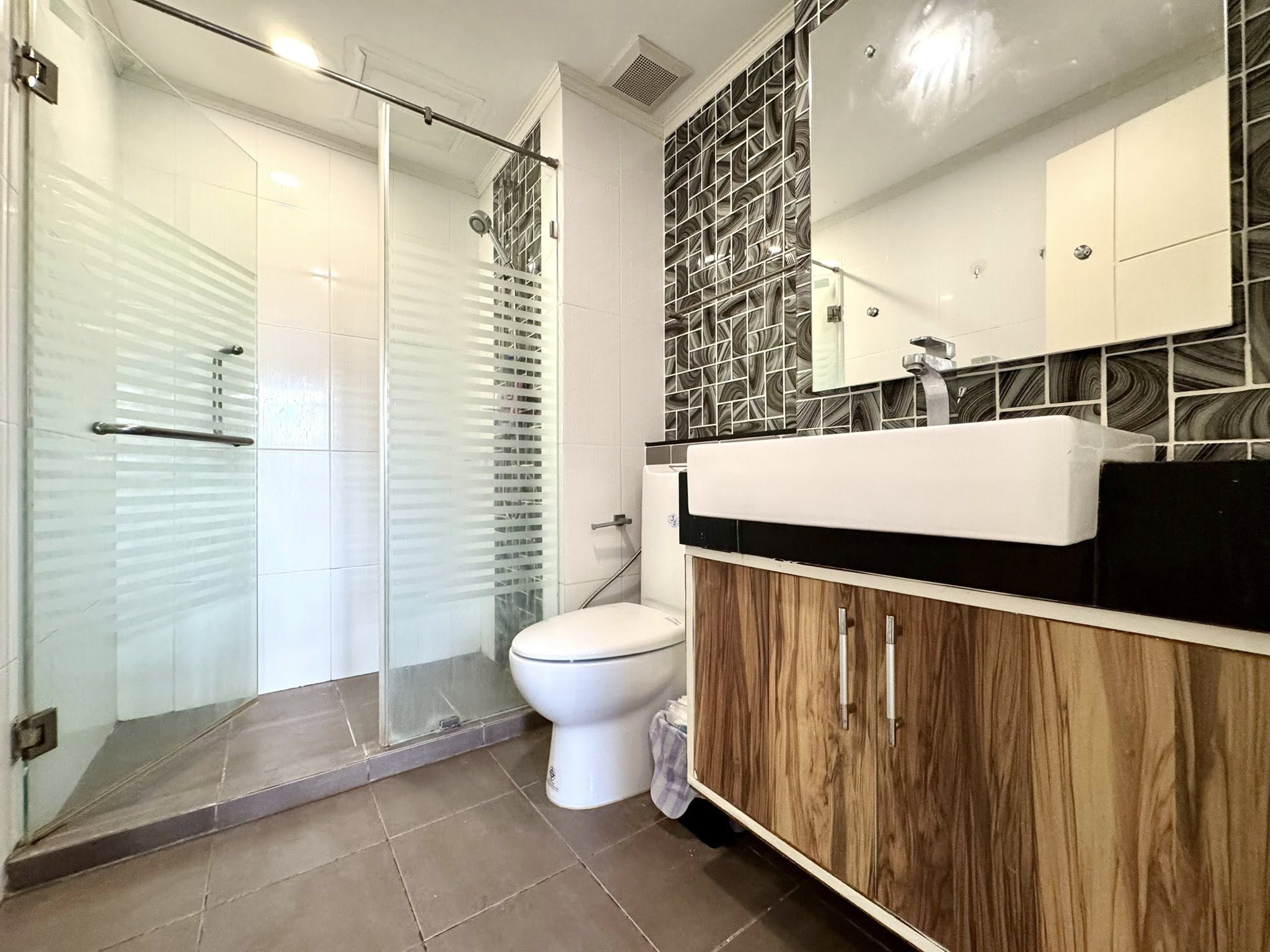 One Bedroom Condo For Rent