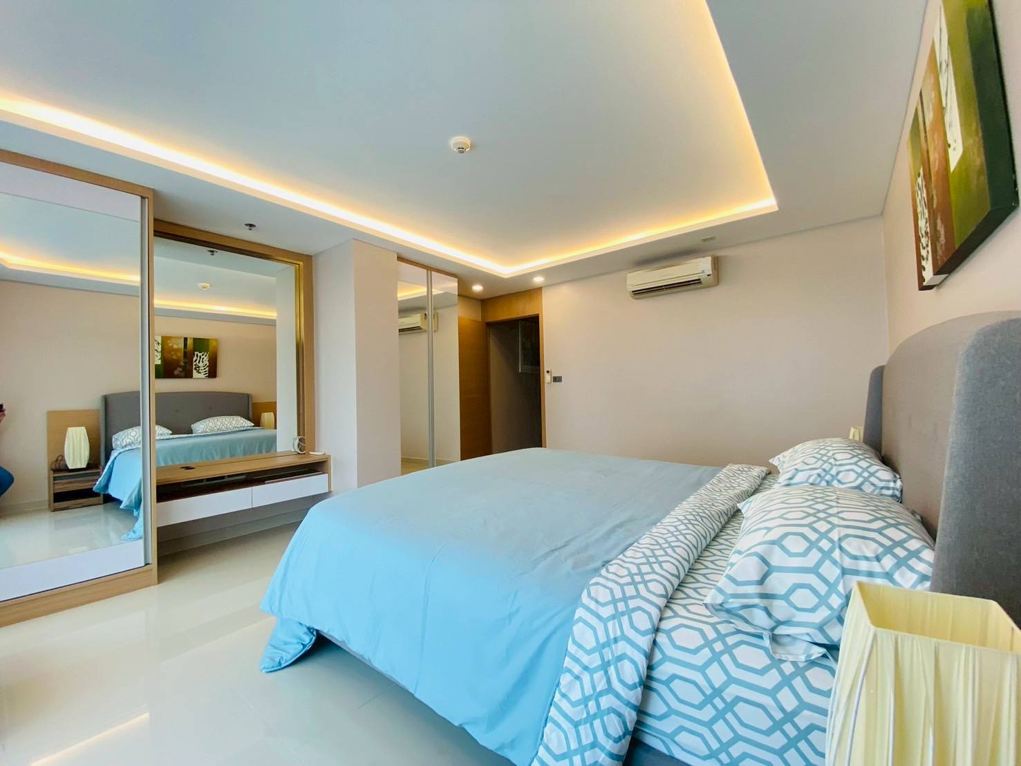 Large Four Bedrooms Condo For Sale