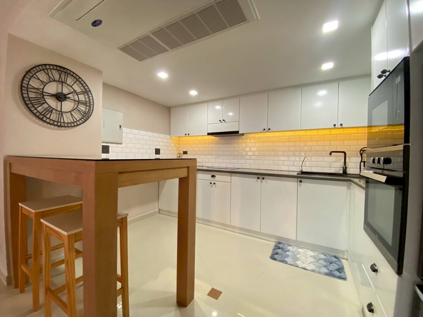 Large Four Bedrooms Condo For Sale