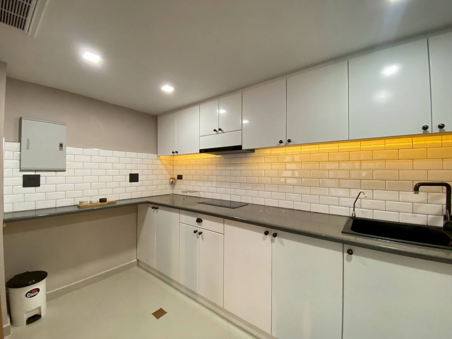 Large Four Bedrooms Condo For Sale