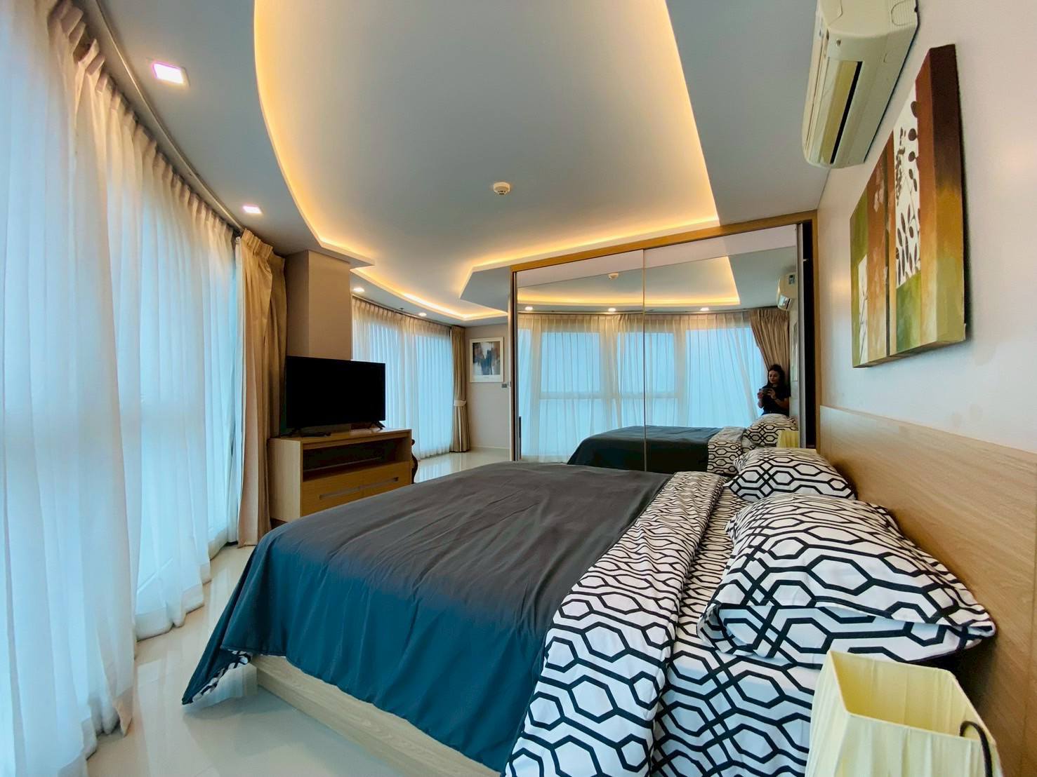 Large Four Bedrooms Condo For Sale