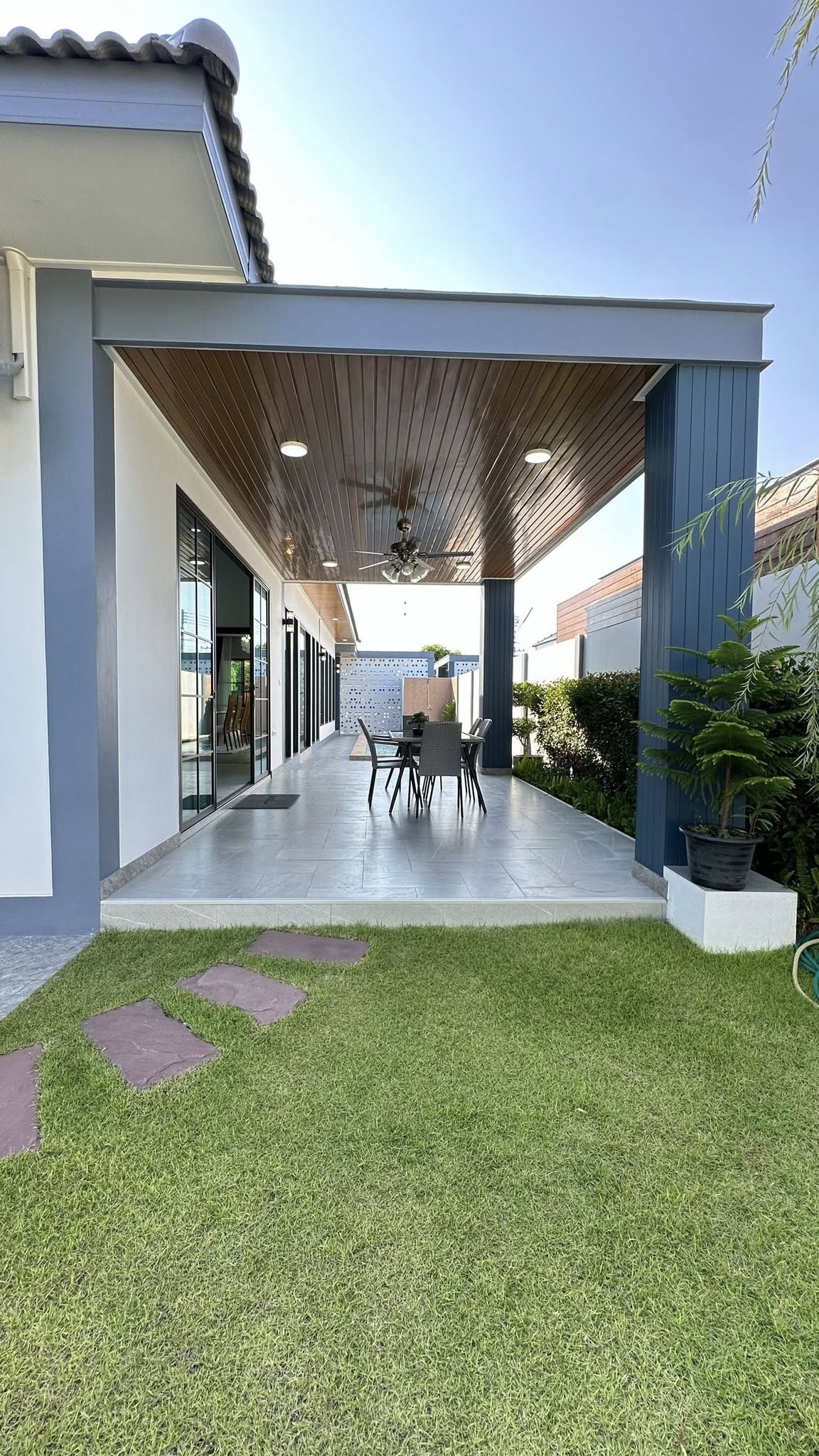 Beautiful House with Pool For Rent