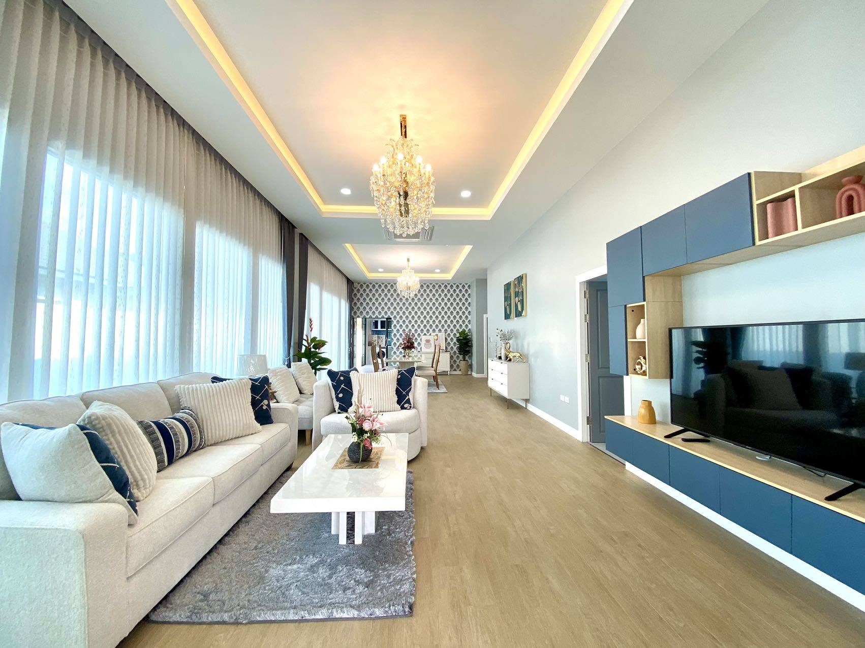 Beautiful House with Pool For Rent