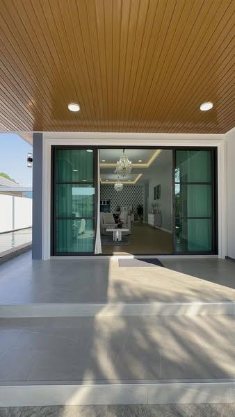 Beautiful House with Pool For Rent