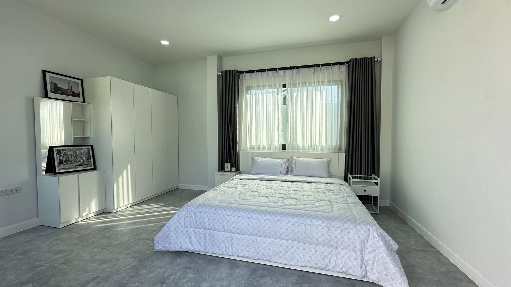 Beautiful House with Pool For Rent