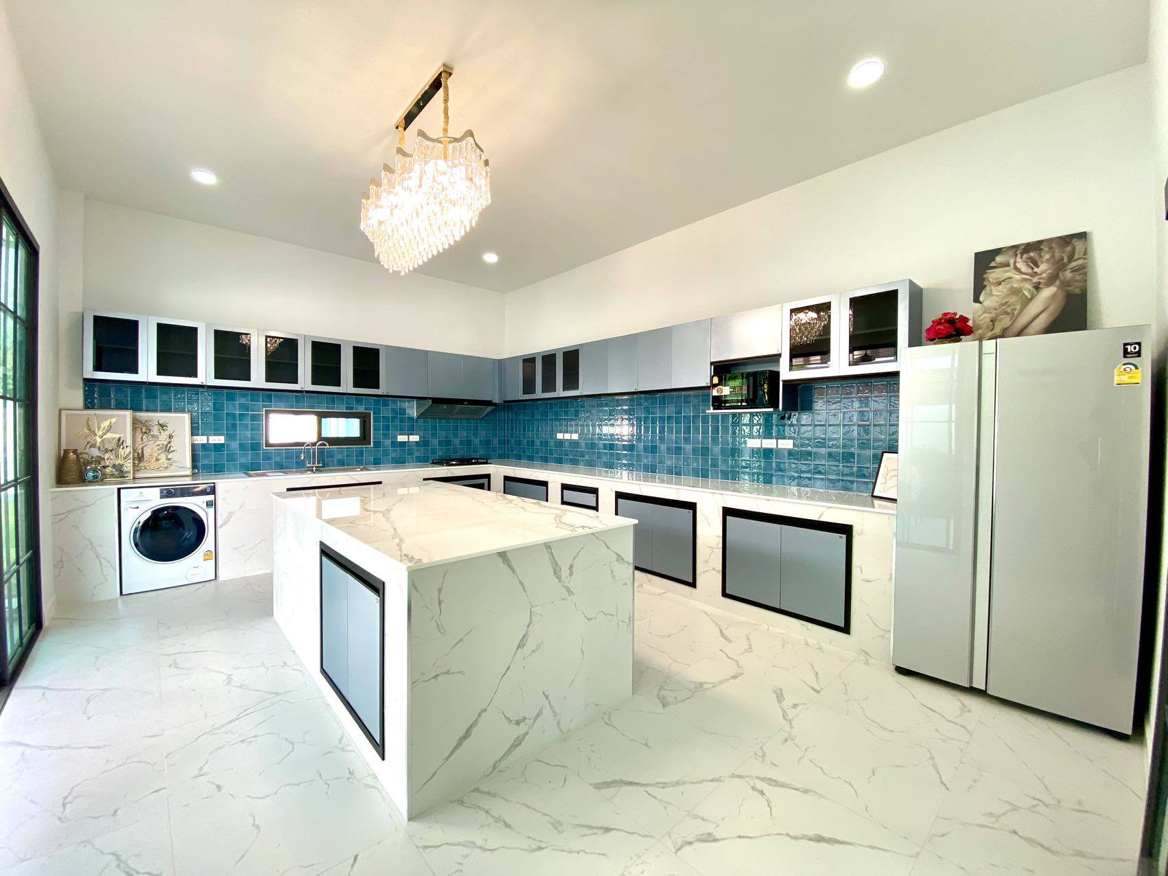 Beautiful House with Pool For Rent