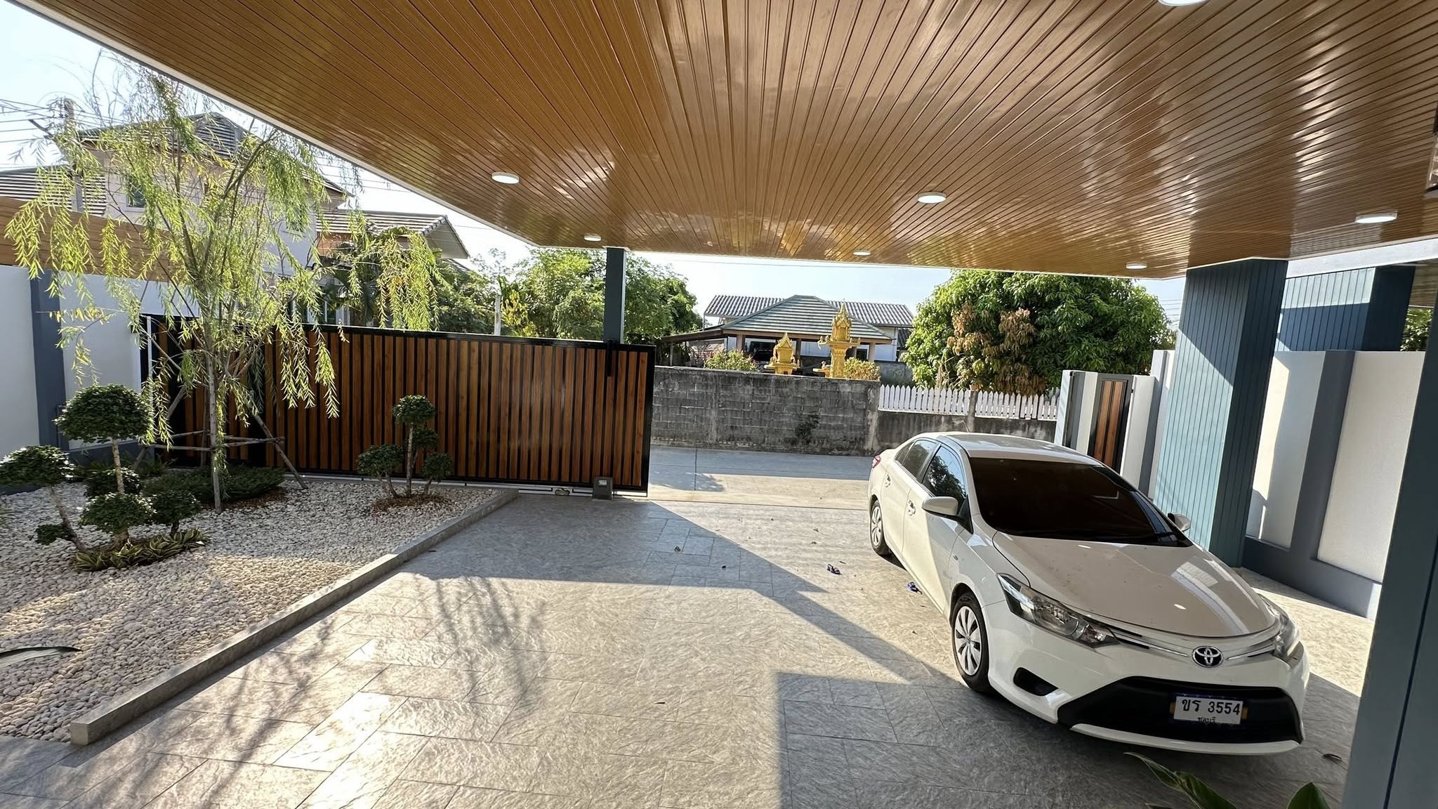 Beautiful House with Pool For Rent