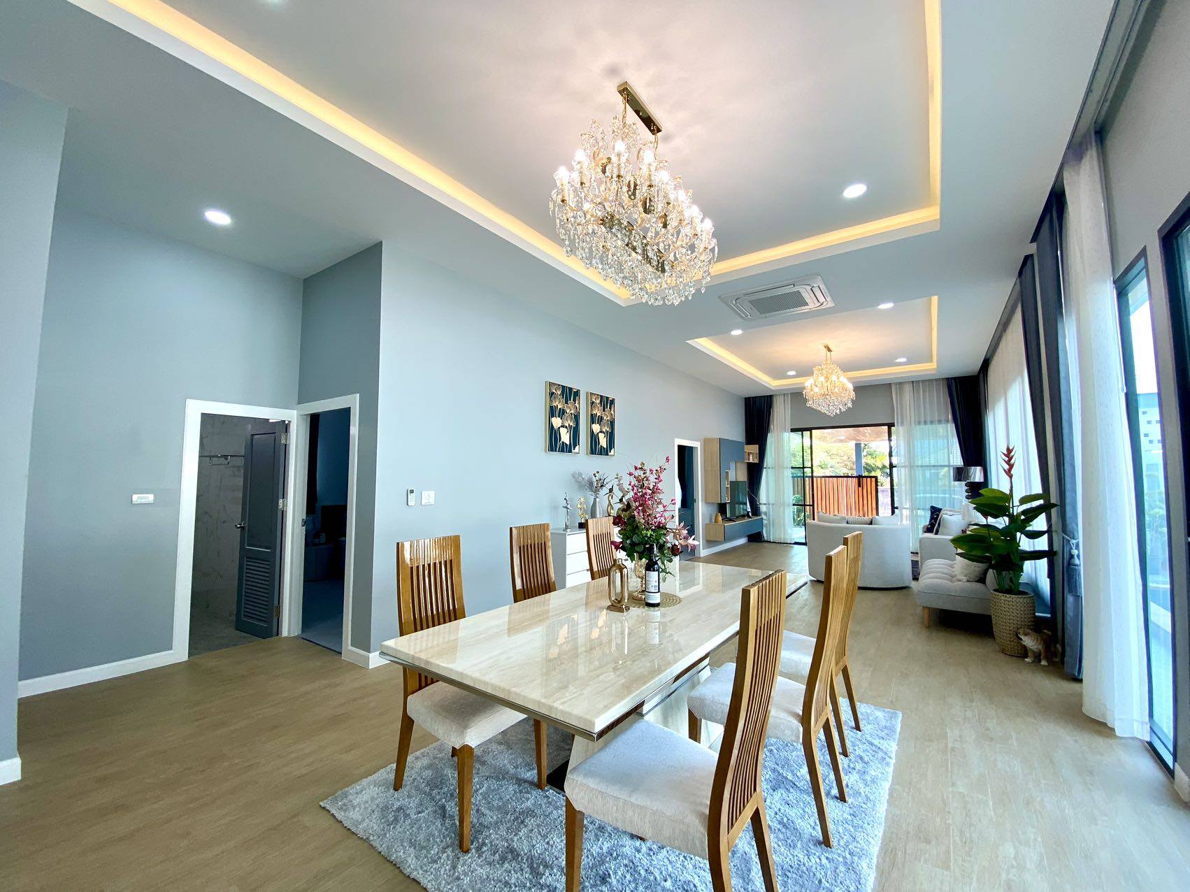 Beautiful House with Pool For Rent