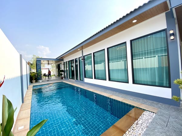 Beautiful House with Pool For Rent