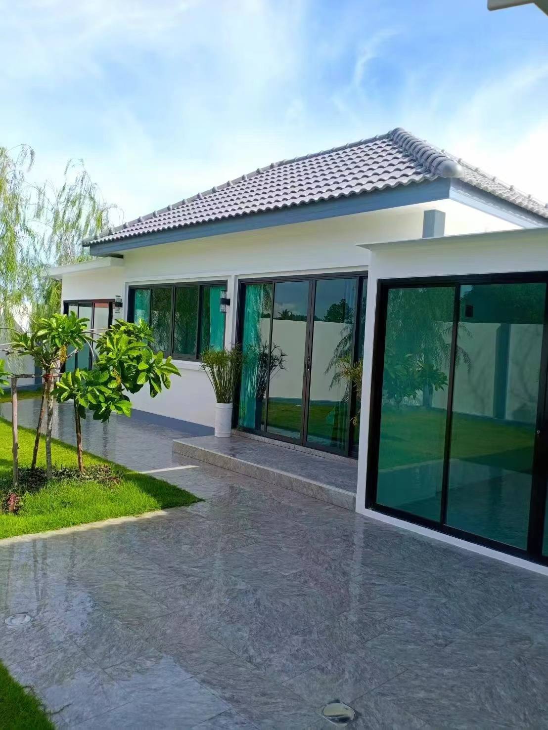 Beautiful House with Pool For Rent