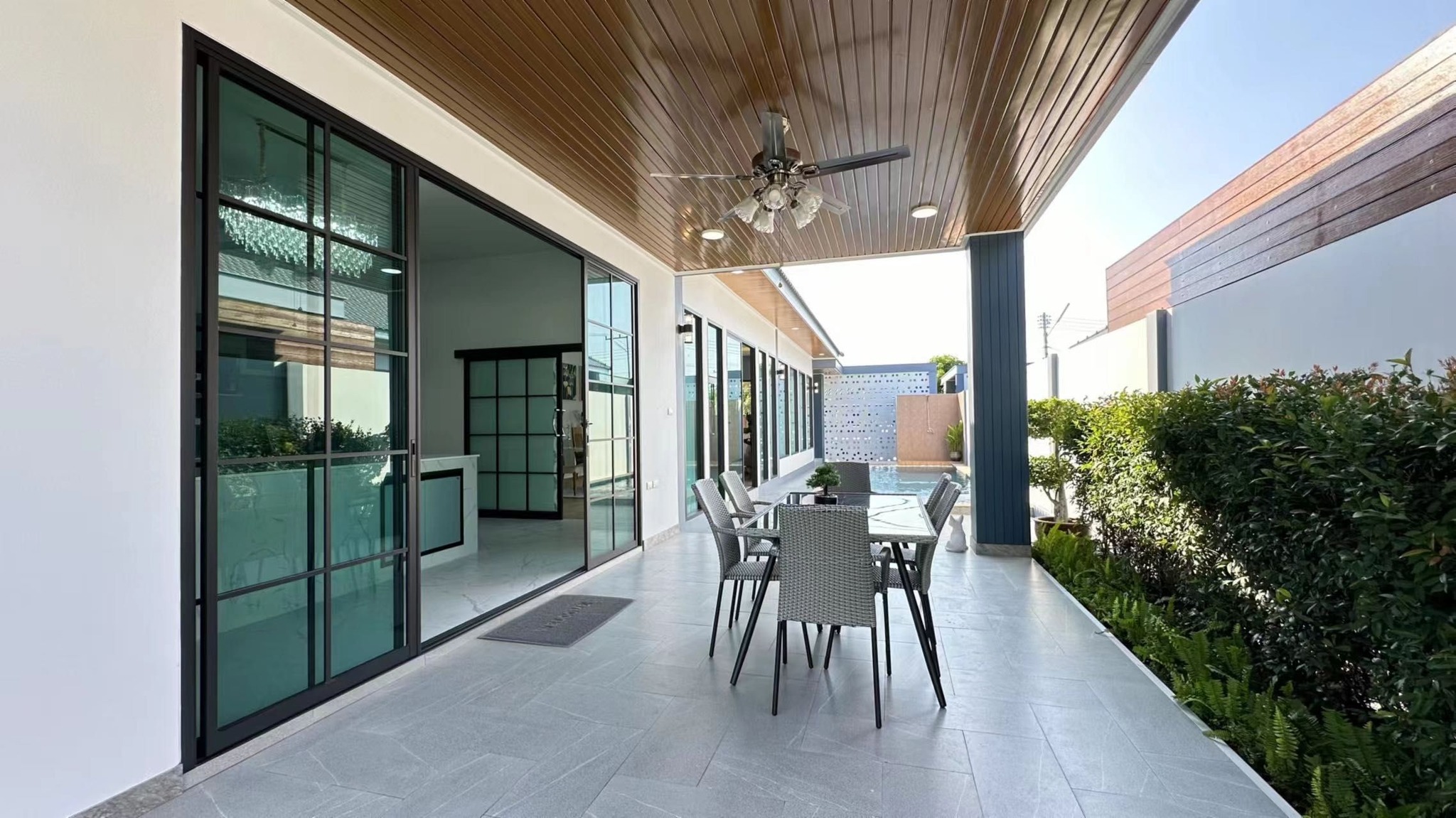 Beautiful House with Pool For Rent