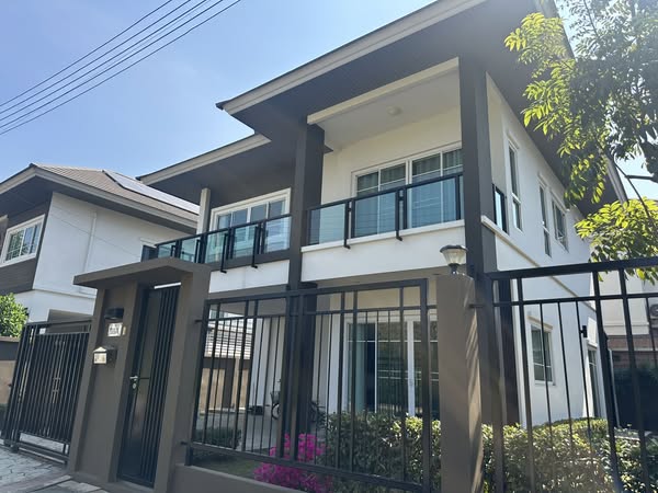 Detached House For Rent