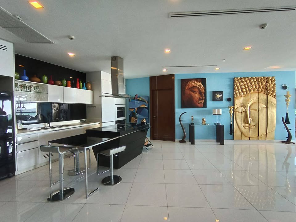 Large Three Bed Room Apartment For Sale