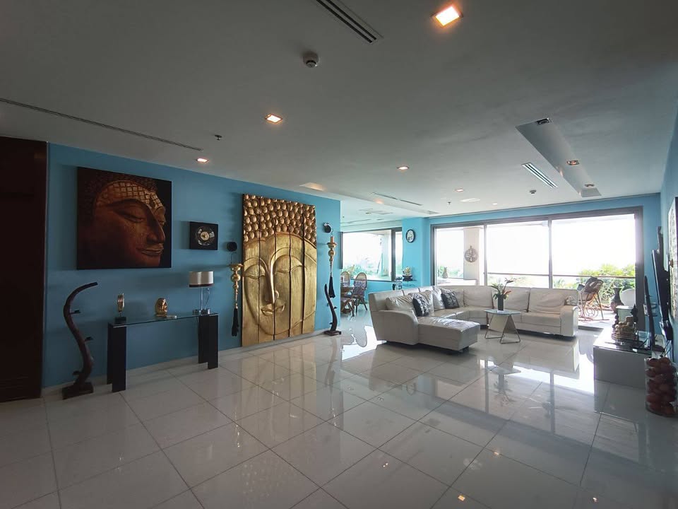 Large Three Bed Room Apartment For Sale