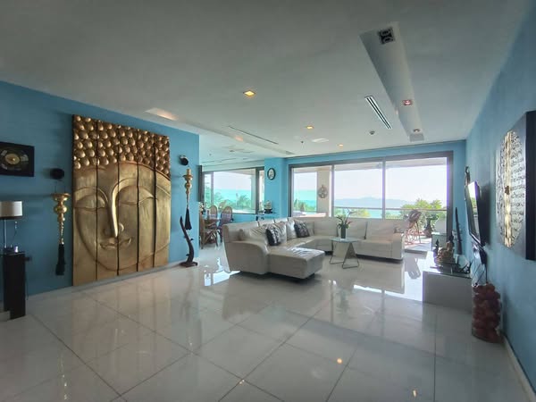 Large Three Bed Room Apartment For Sale