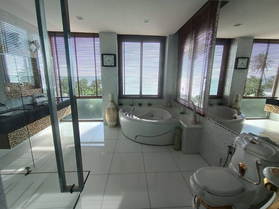 Large Three Bed Room Apartment For Sale