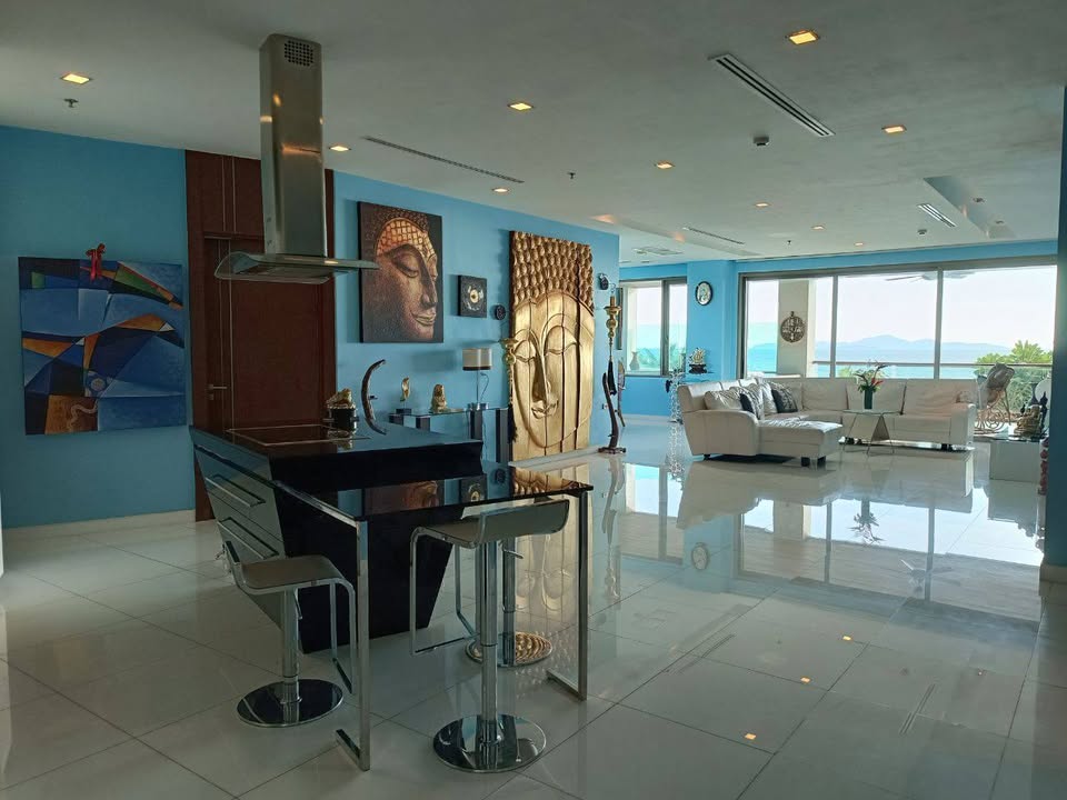 Large Three Bed Room Apartment For Sale