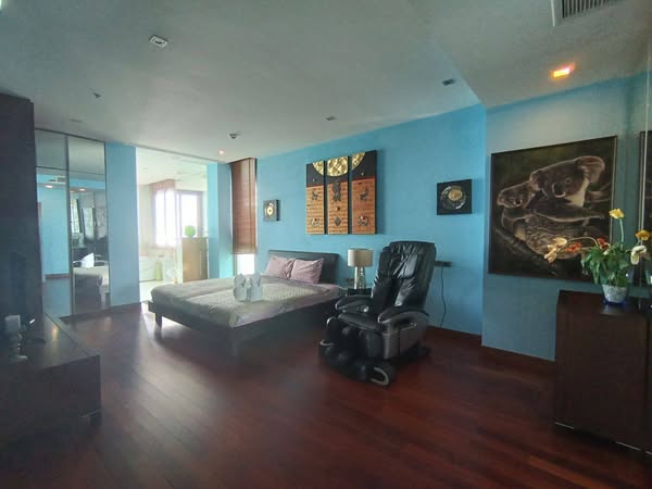 Large Three Bed Room Apartment For Sale