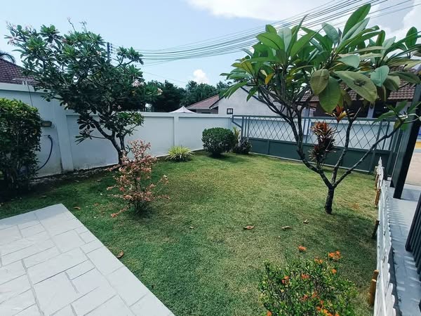 House with Pool For Sale