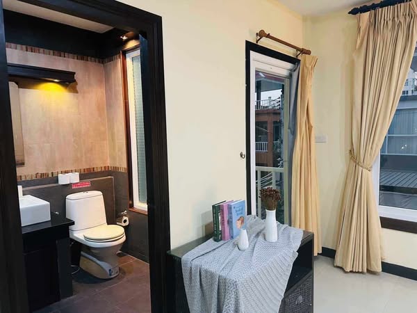 Detached House with Pool For Rent