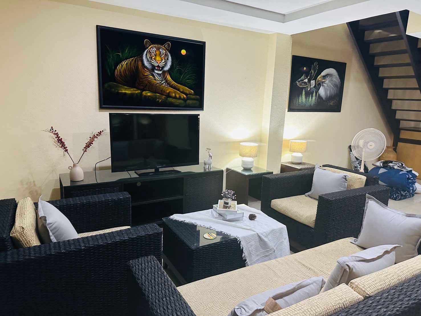 Detached House with Pool For Rent