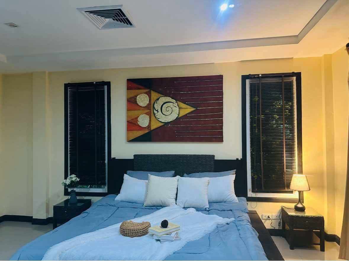 Detached House with Pool For Rent