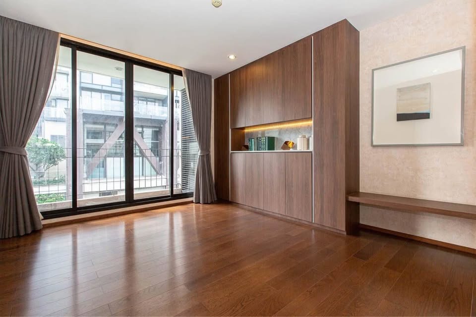 Very Large Four Bedroom Apartment For Rent
