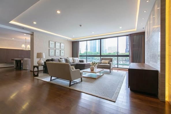 Very Large Four Bedroom Apartment For Rent