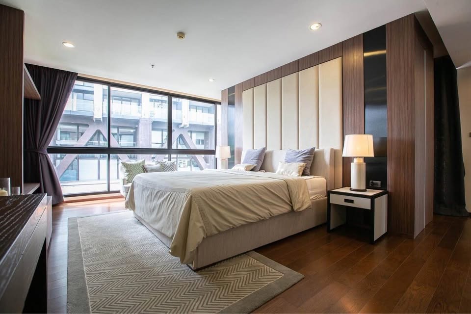 Very Large Four Bedroom Apartment For Rent