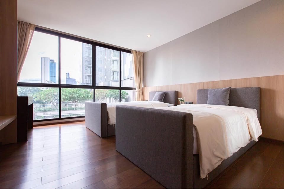 Very Large Four Bedroom Apartment For Rent