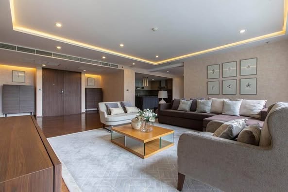 Very Large Four Bedroom Apartment For Rent