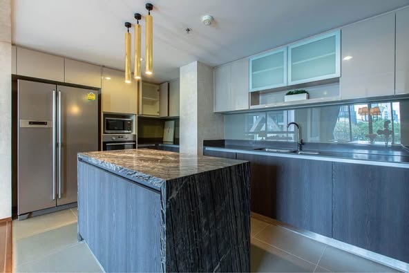 Very Large Four Bedroom Apartment For Rent