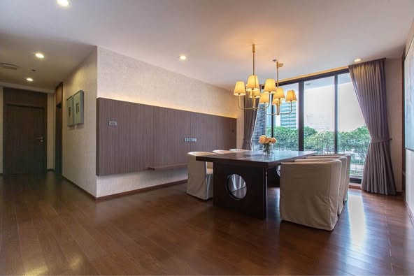 Very Large Four Bedroom Apartment For Rent