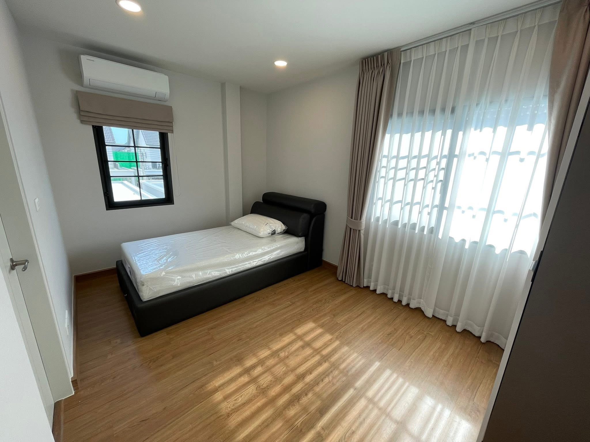 Detached House For Rent