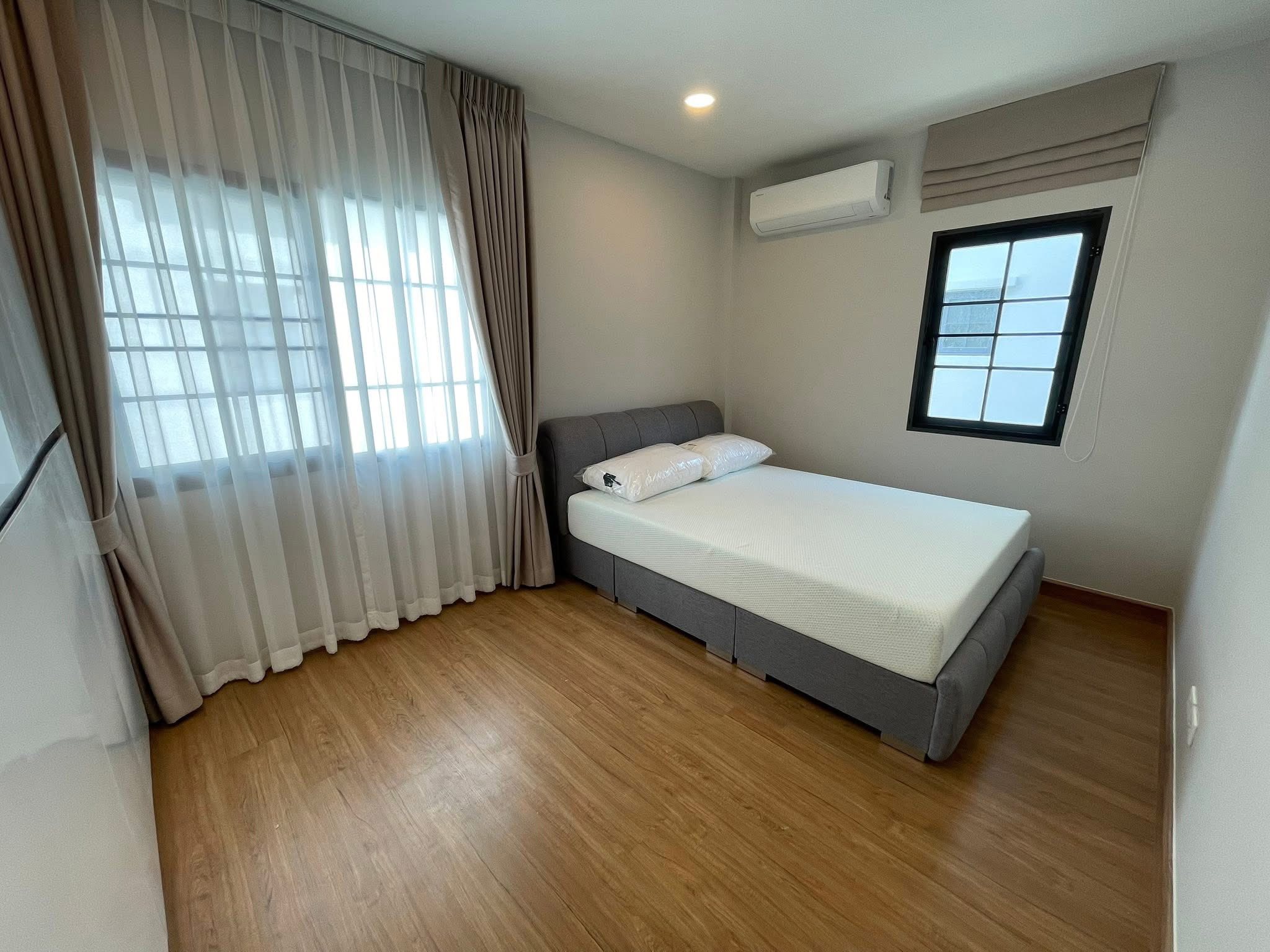 Detached House For Rent