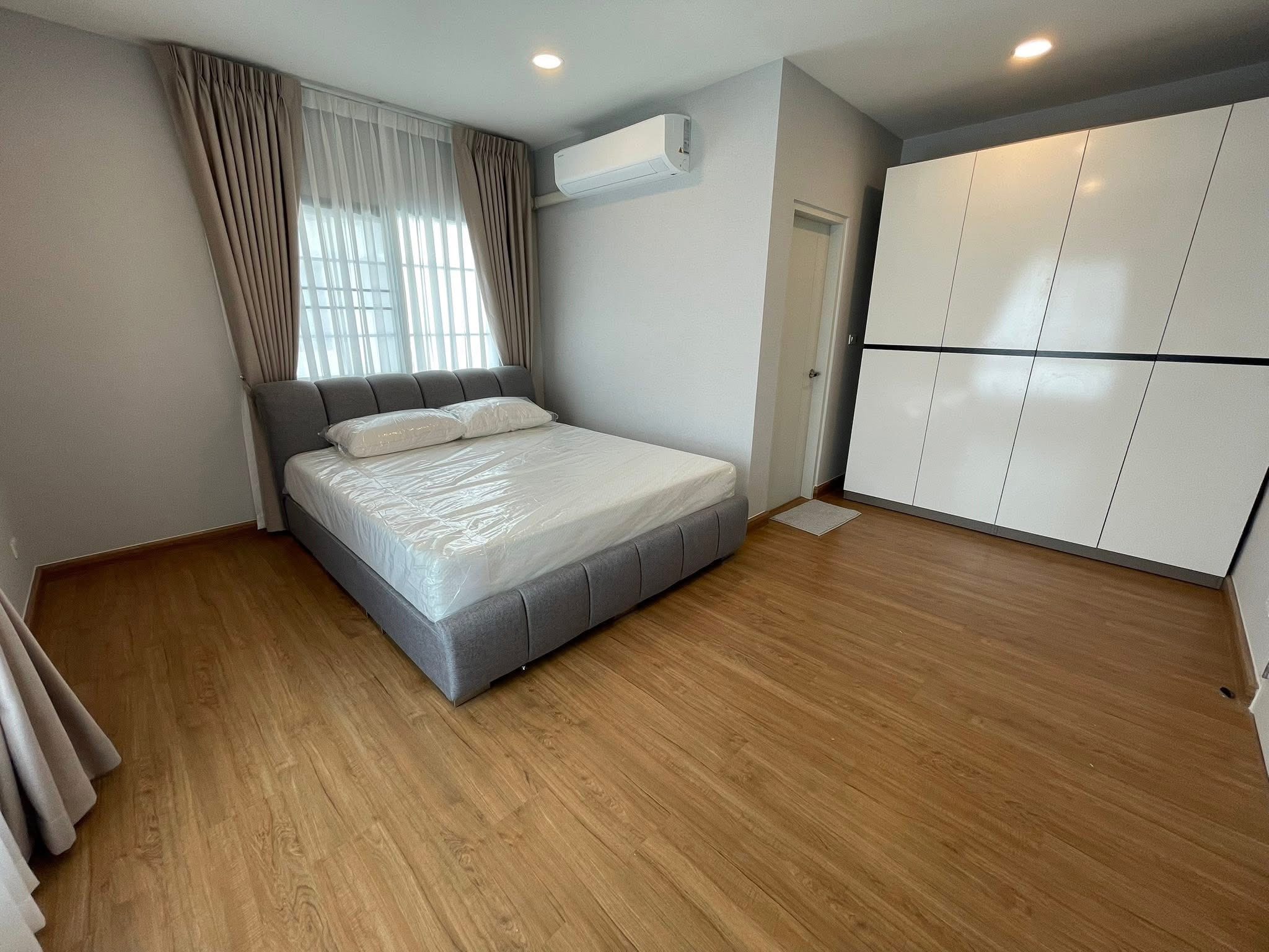 Detached House For Rent