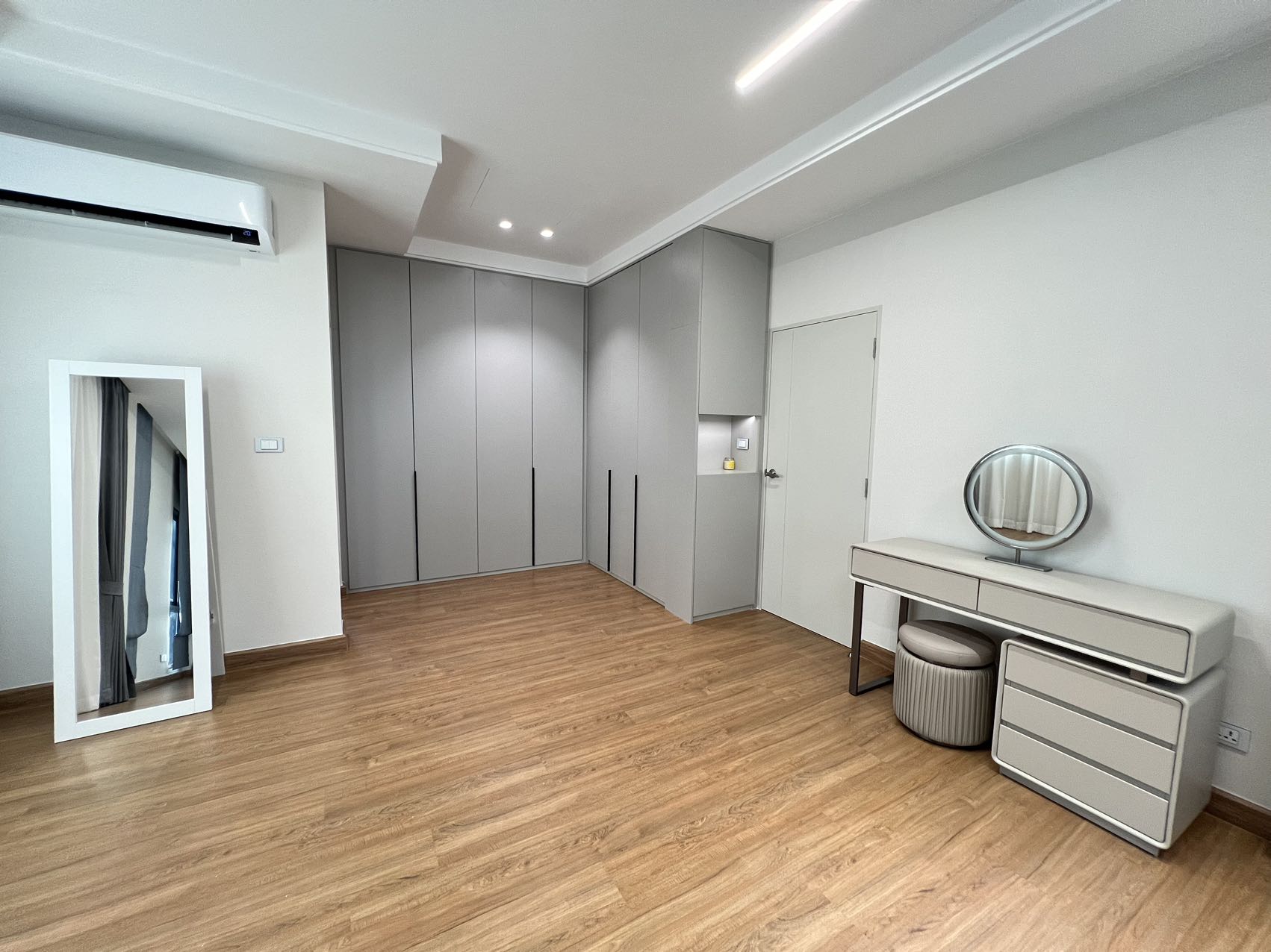 Detached House For Rent