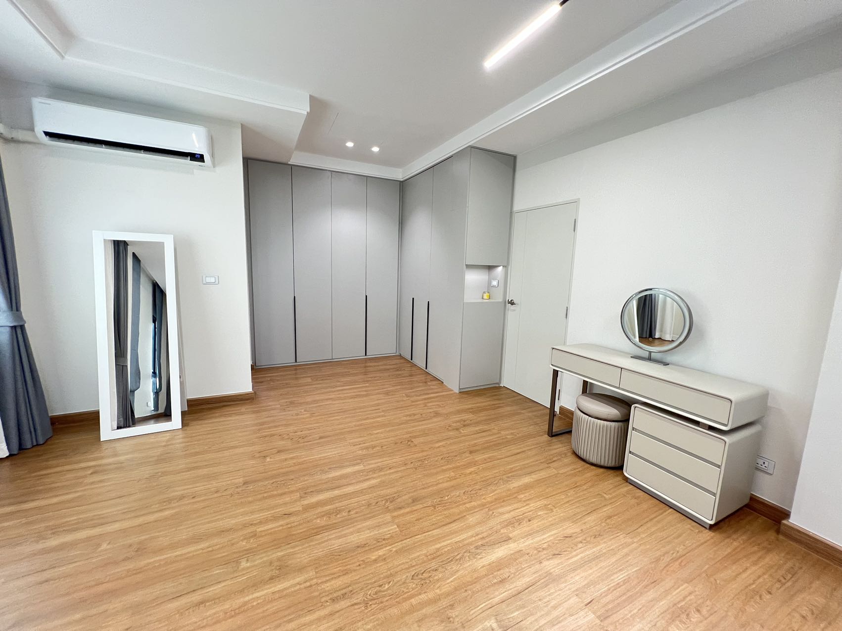 Detached House For Rent