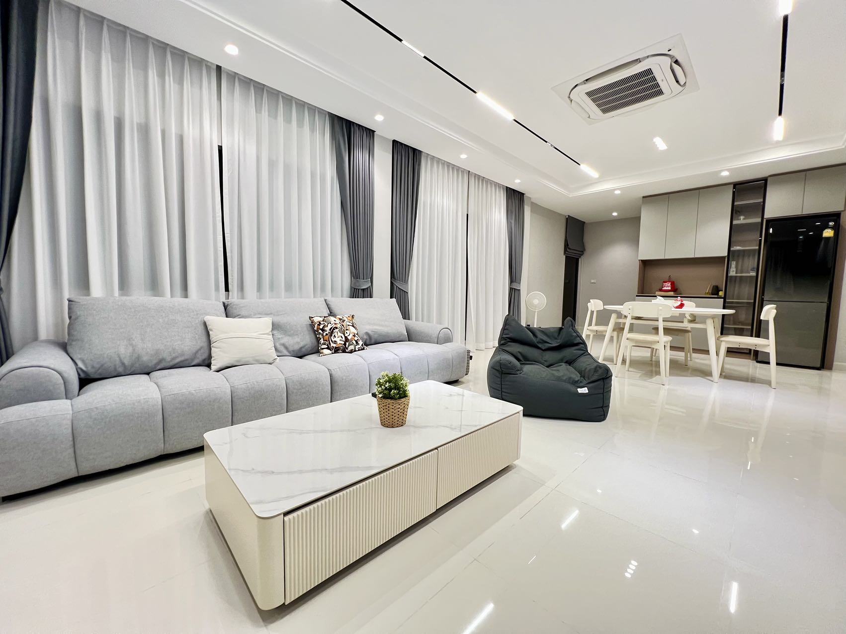 Detached House For Rent