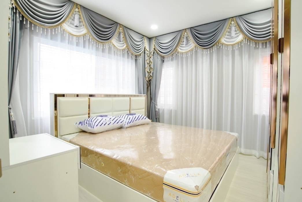 Detached House with Pool For Rent