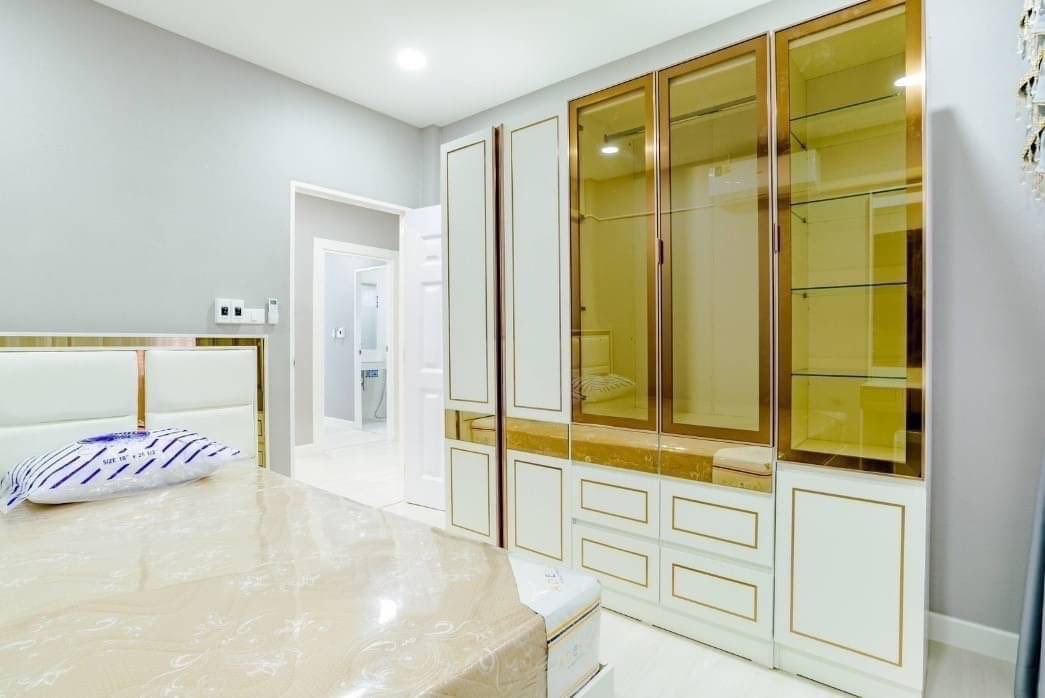 Detached House with Pool For Rent
