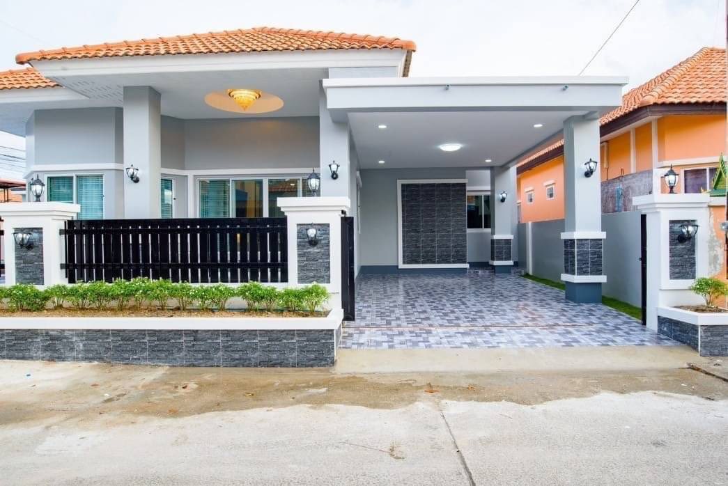 Detached House with Pool For Rent