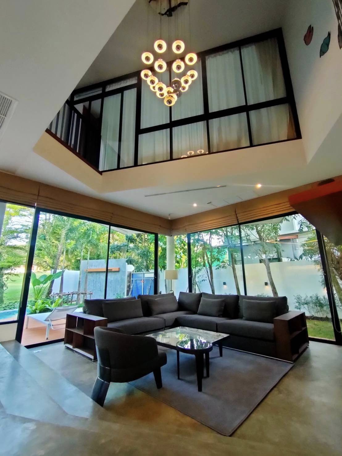 Beautiful House with Pool For Rent