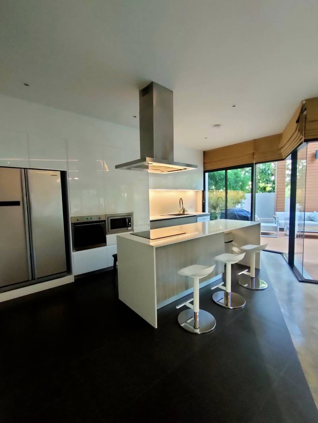Beautiful House with Pool For Rent