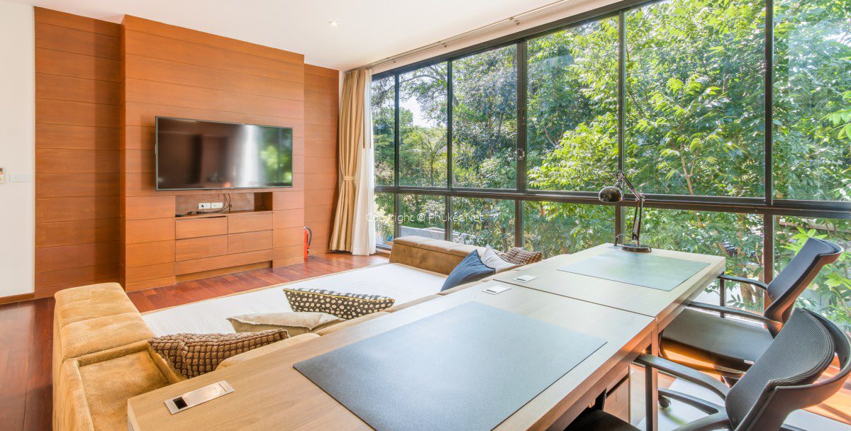 Beautiful House with Pool For Rent