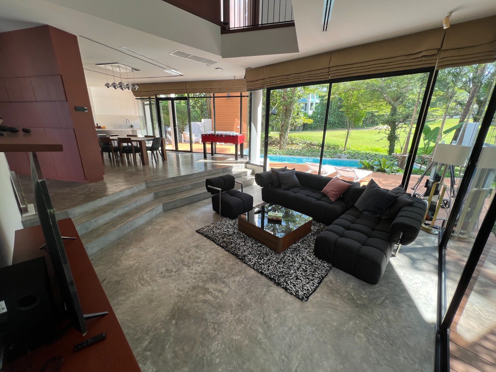 Beautiful House with Pool For Rent