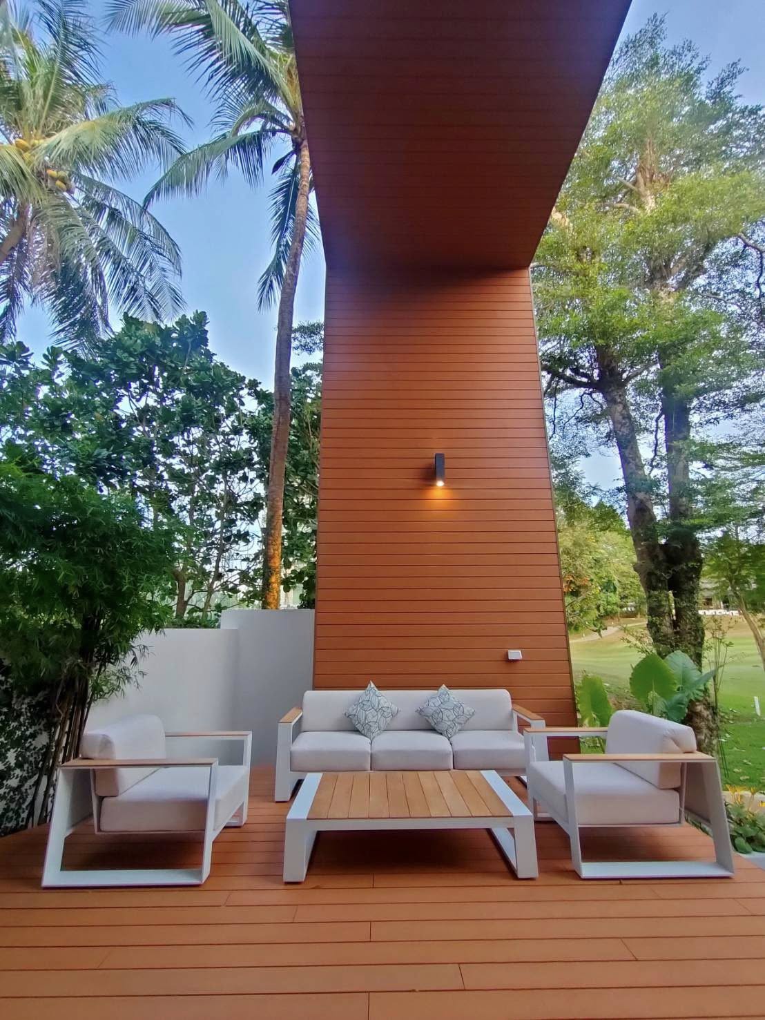 Beautiful House with Pool For Rent