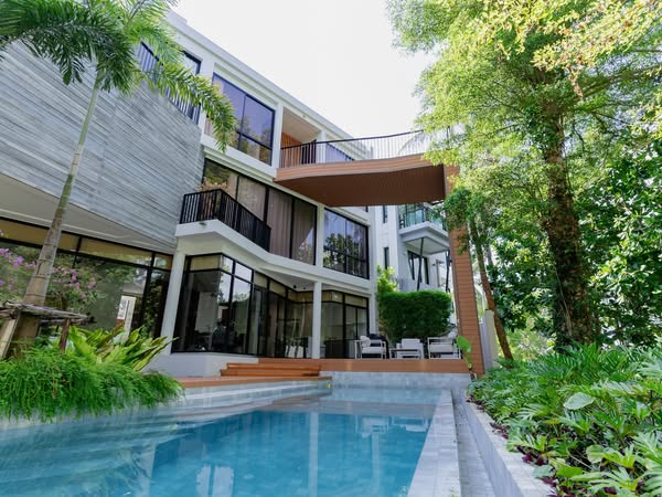 Beautiful House with Pool For Rent